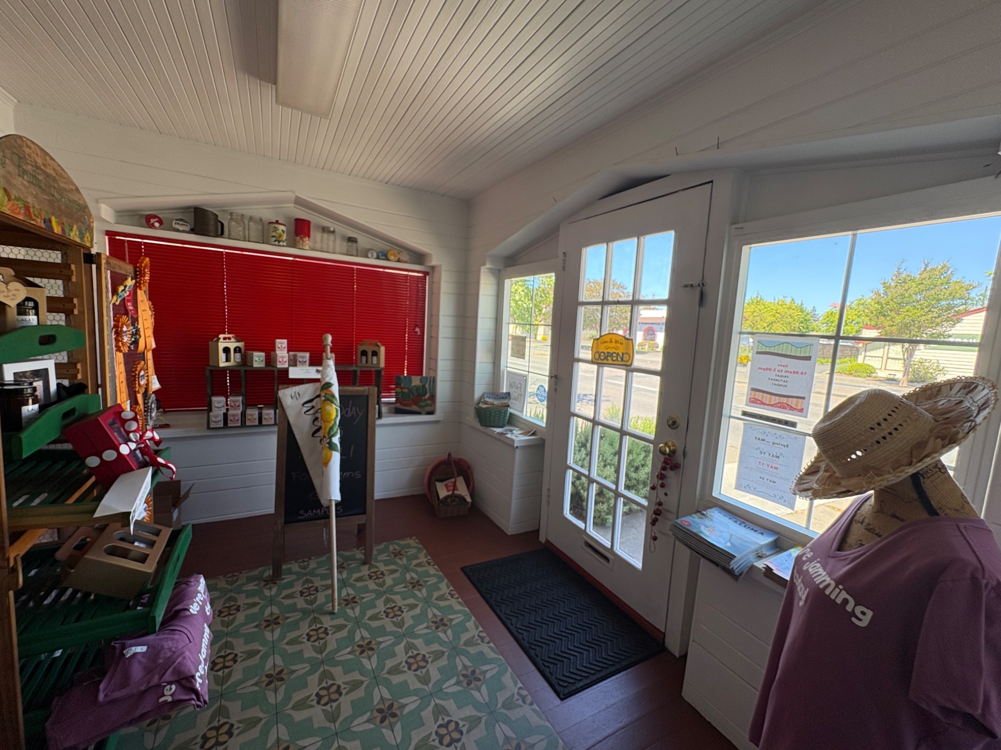 LALA'S JAM BAR and URBAN FARMSTAND